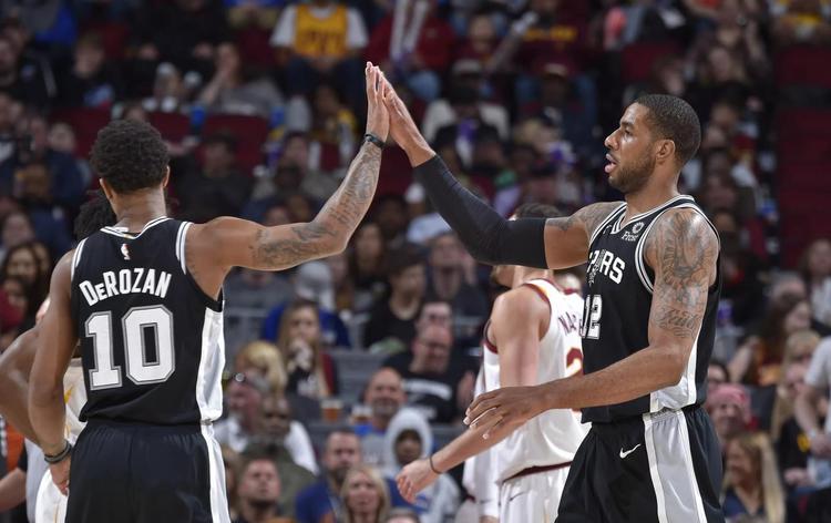 与湖人的攻 与湖人的攻